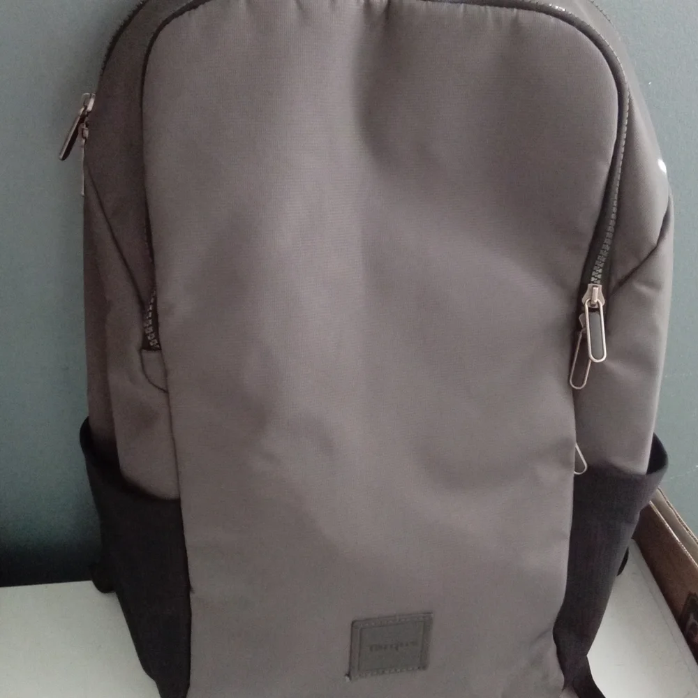Targus Gray Nylon Backpack Laptop School Travel‎ Bag